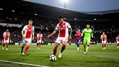 Ouazane bezorgt Ajax langverwachte oefenoverwinning