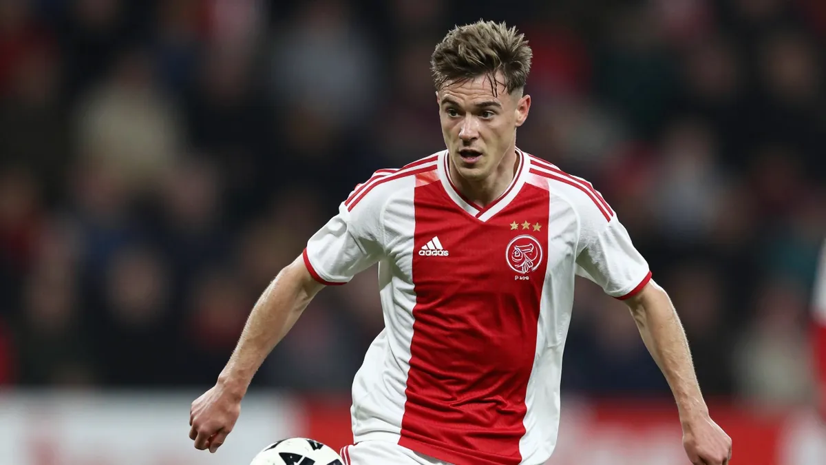 Michel over Ajax's transferplannen: 'Twee vleugelaanvallers nodig als Godts vertrekt'