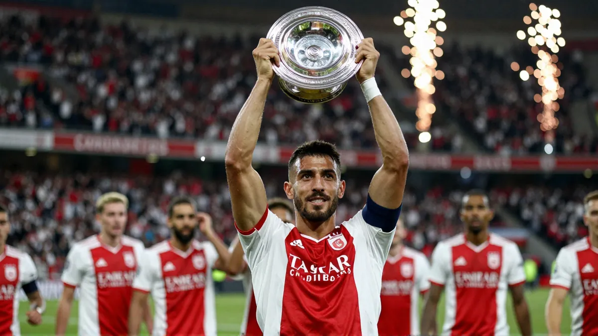 Blind tekent nieuw contract, Ajax versterkt defensie voor 2027