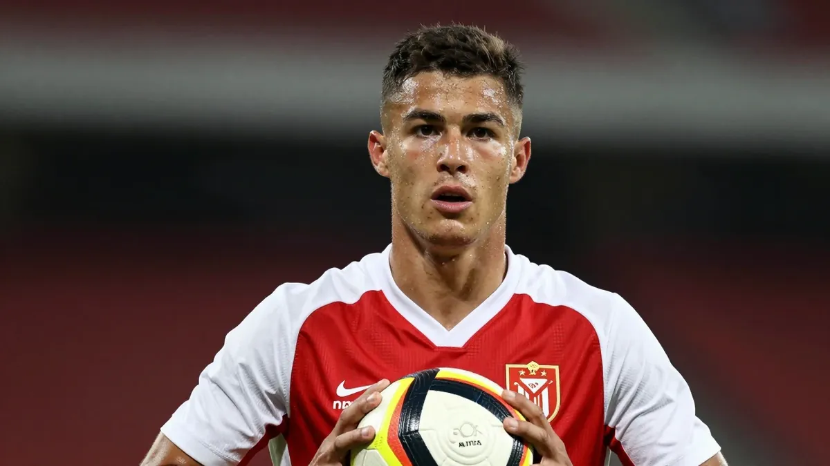 Middenvelder Ryan van de Pavert keert na een korte uitleenperiode bij SC Cambuur terug naar Ajax vanwege persoonlijke...