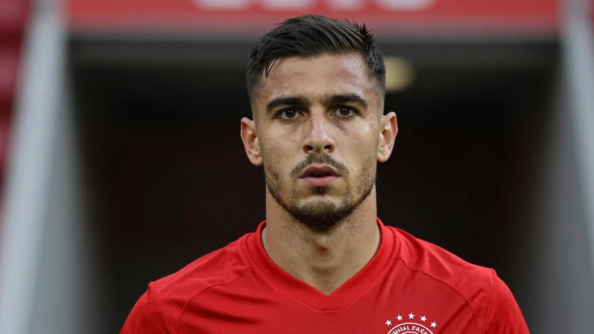 Defender Owen Wijndal said goodbye and packed his bags, but his transfer collapsed on Deadline Day, meaning he remains at...