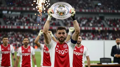 AFC Ajax versterkt zijn doel met een topdoelman van wereldniveau. Ontdek wie de nieuwe aanwinst is en wat dit betekent...