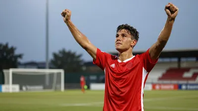De jeugdelftallen van AFC Ajax en PSV Eindhoven speelden 1-1 in een oefenduel als voorbereiding op hun...