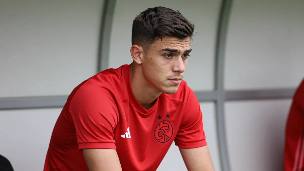 Tristan Gooijer, 21, leaves Ajax after 13 official appearances and two loans at PEC Zwolle for a move to Belgian side...