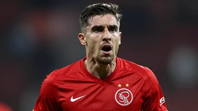 De brute tackle van PSV'er Ruben van Bommel op Aaron Bouwman in de slotfase leidde tot een massale confrontatie en felle...