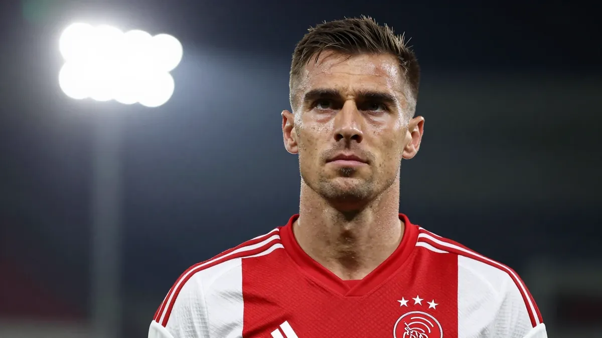 Josip Sutalo neemt voorschot op vertrek bij AFC Ajax
