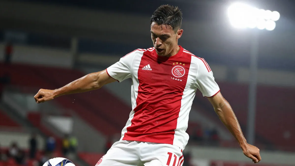 Ajax-spits Akpom scoort in oefenduel tegen Ipswich Town